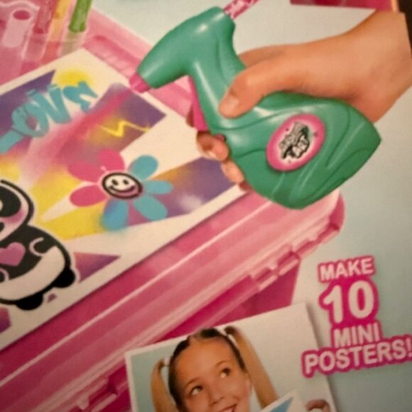 Airbrush Activity Case - Create Amazing Art - Battery Powered Airbrush - Pink - Picture 3 of 6